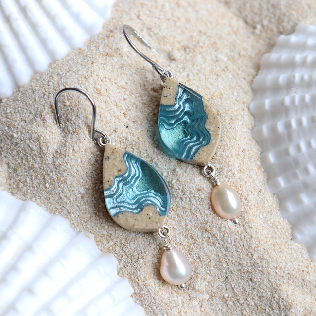 Bay small beach sand and pearl dangle earrings on sand