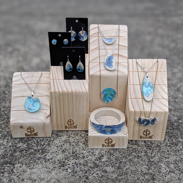 Wooden jewellery display set with bangle